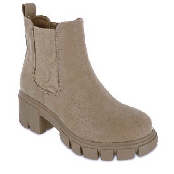 MIA Shoes - MIA Women Ivy Lug Solo Chelsea Boot